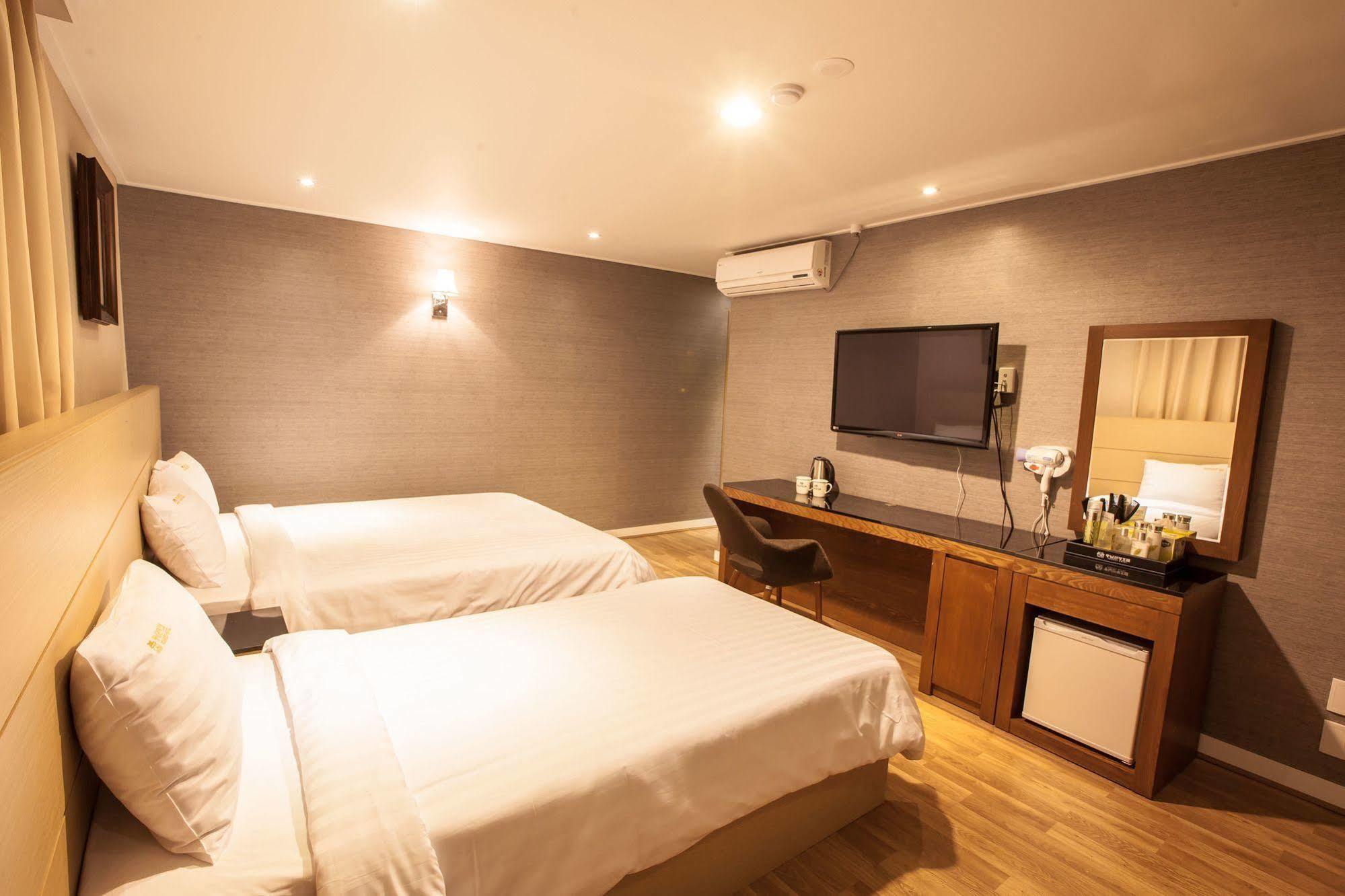 Pungnam Tourist Hotel Jeonju Eksteriør billede