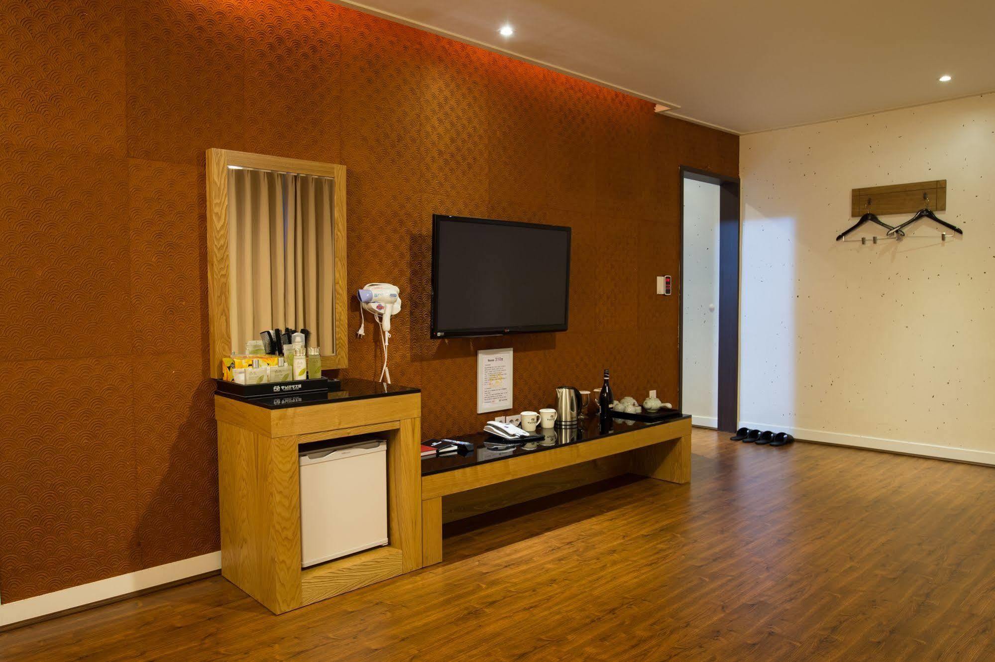 Pungnam Tourist Hotel Jeonju Eksteriør billede